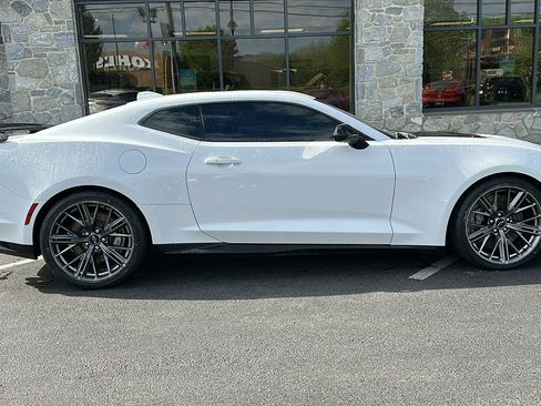 Used 2019 Chevrolet Camaro ZL1 image 29