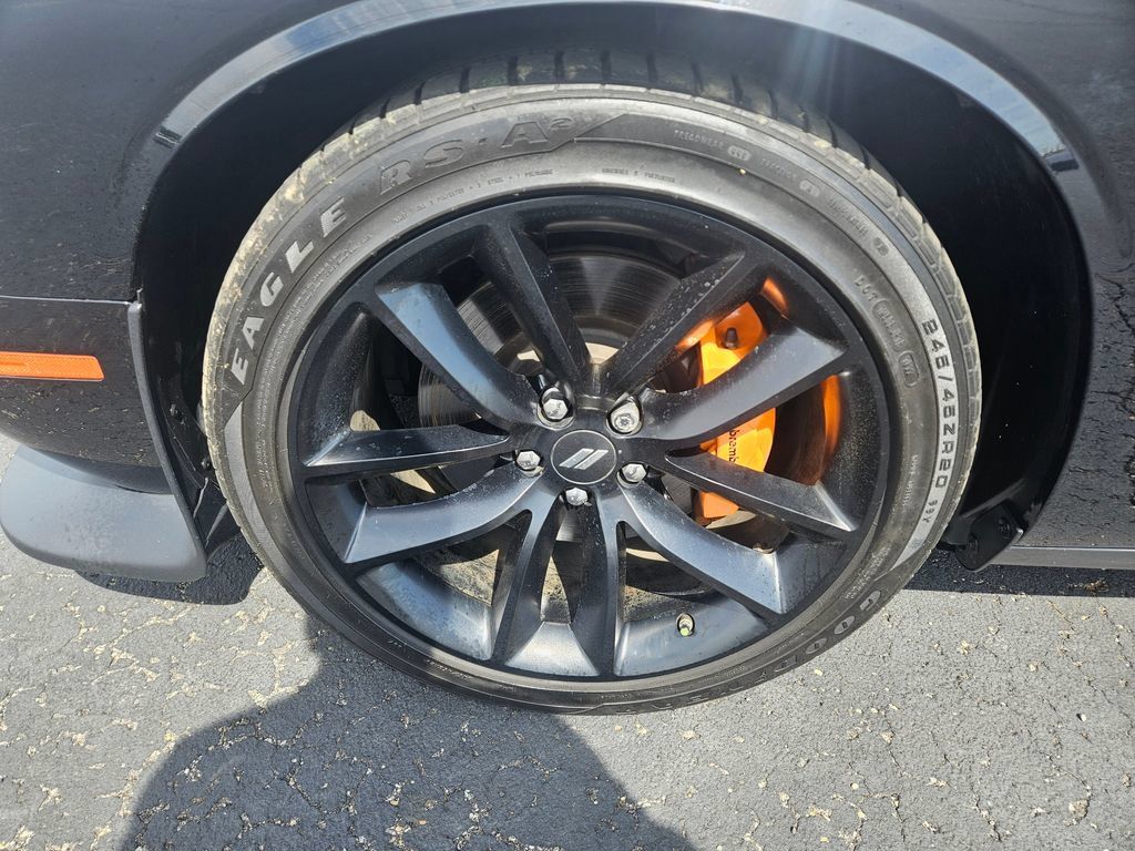 Used 2022 Dodge Challenger GT w/ Plus Package RWD image 9