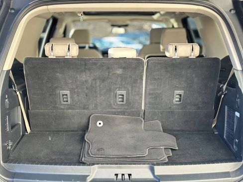 Used 2023 Ford Expedition Limited image 6