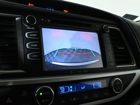 Used 2019 Toyota Highlander XLE image 23