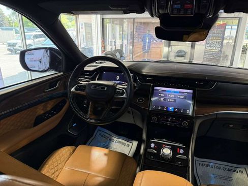 Used 2021 Jeep Grand Cherokee L Summit w/ Luxury Tech Group V AWD/4WD image 23