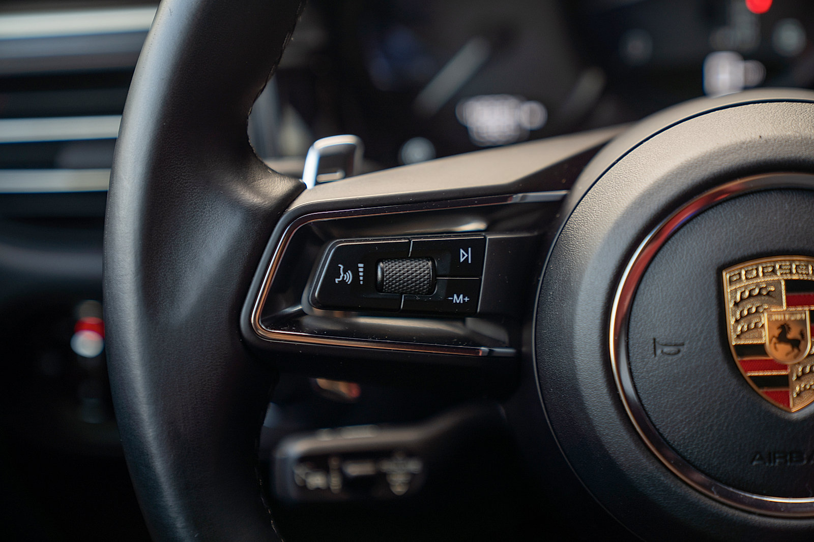 Certified 2023 Porsche Macan AWD/4WD image 7