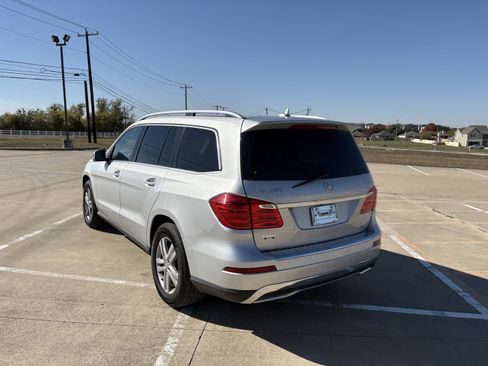 Used 2015 Mercedes-Benz GL 450 4MATIC image 3
