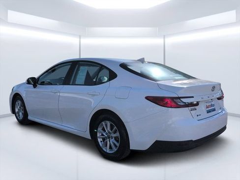 Used 2025 Toyota Camry LE FWD image 5