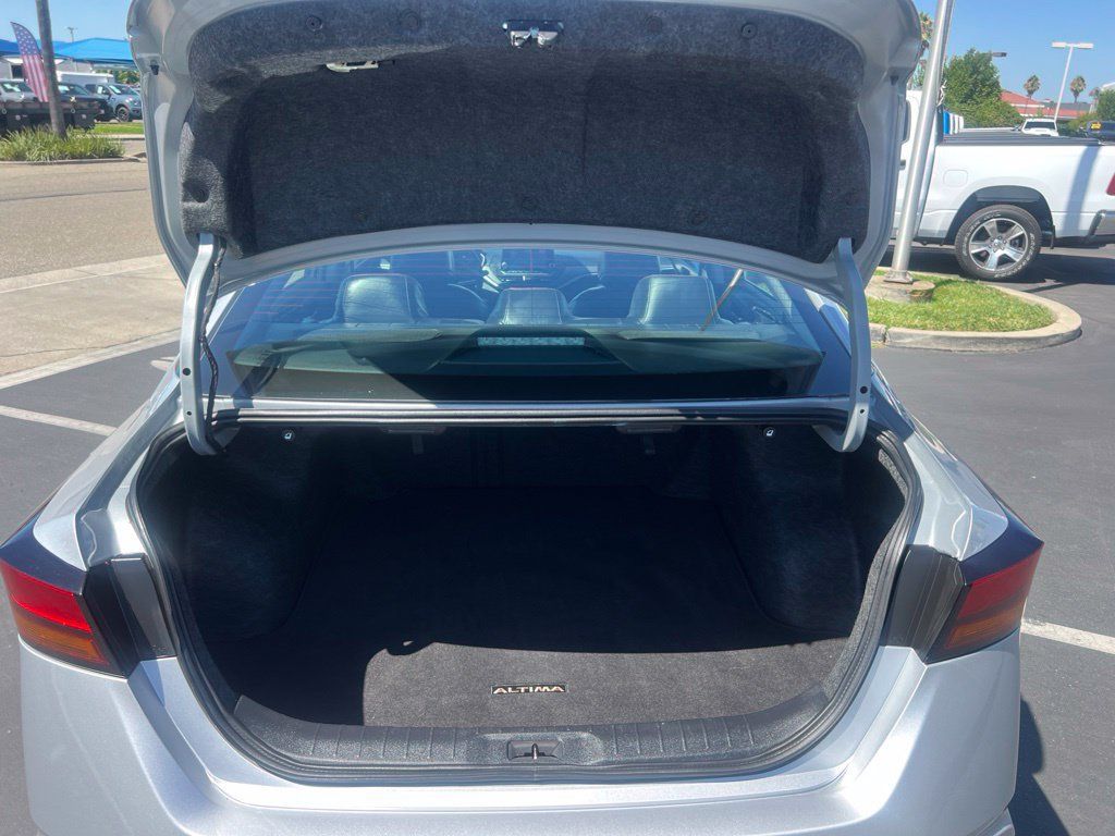 Used 2025 Nissan Altima 2.5 SR FWD image 51