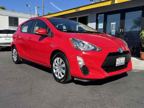 Used 2016 Toyota Prius C One image 3