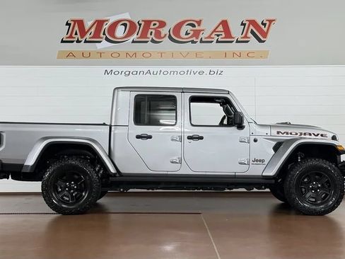 Used 2021 Jeep Gladiator Mojave AWD/4WD image 2