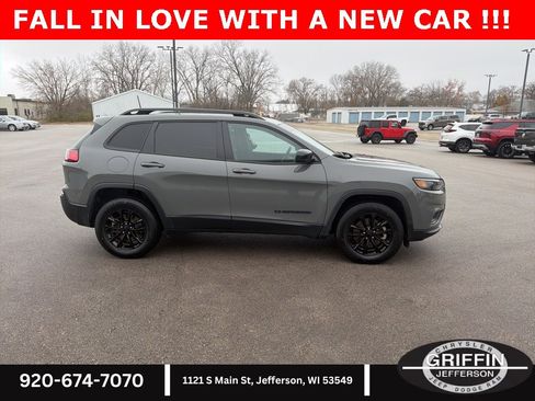 Used 2023 Jeep Cherokee Altitude Lux image 7