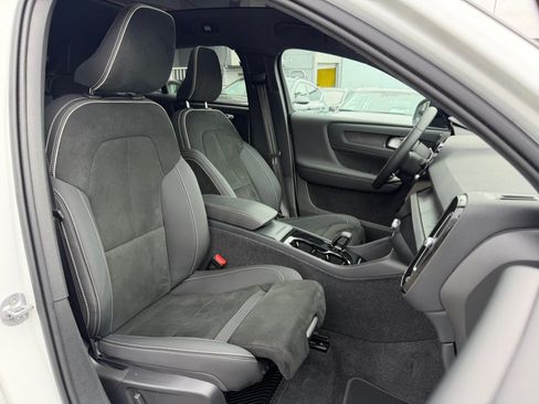 Used 2023 Volvo C40 P8 Recharge Ultimate w/ Protection Package Premier AWD/4WD image 32