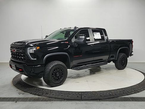 Used 2024 Chevrolet Silverado 2500 ZR2 w/ Technology Package AWD/4WD image 3
