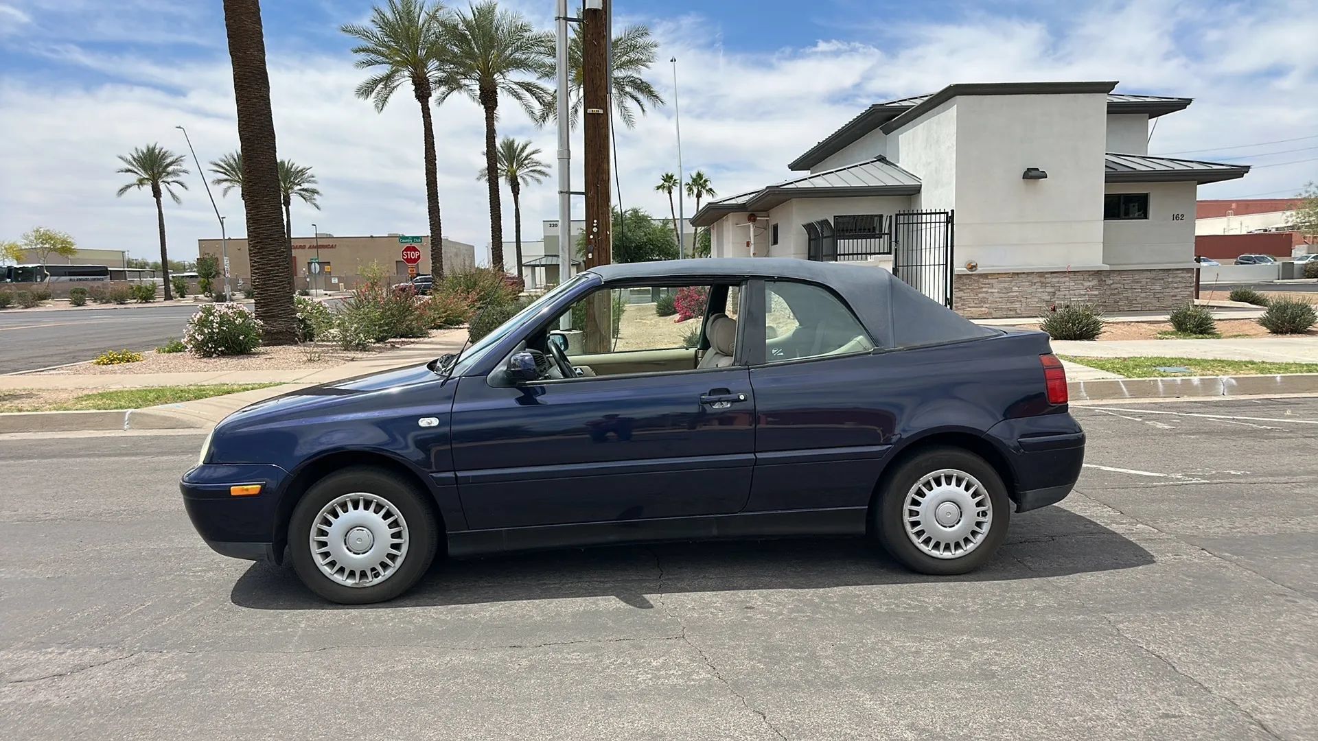 Used 2002 Volkswagen Cabrio GLS FWD image 20
