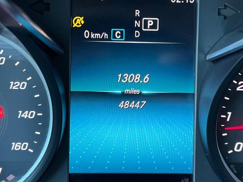 Used 2021 Mercedes-Benz GLC 300 4MATIC w/ Premium Package image 31