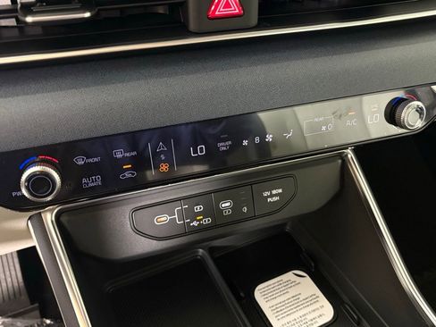 New 2026 Kia Carnival EX FWD image 28