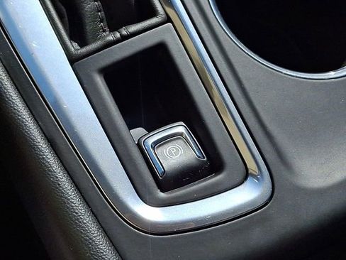 Used 2018 Chevrolet Equinox LS image 24