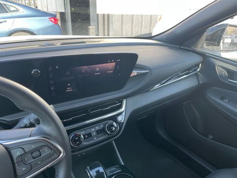 Used 2025 Buick Envista Sport Touring image 18