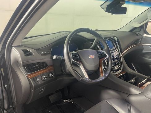Used 2019 Cadillac Escalade Premium Luxury image 14