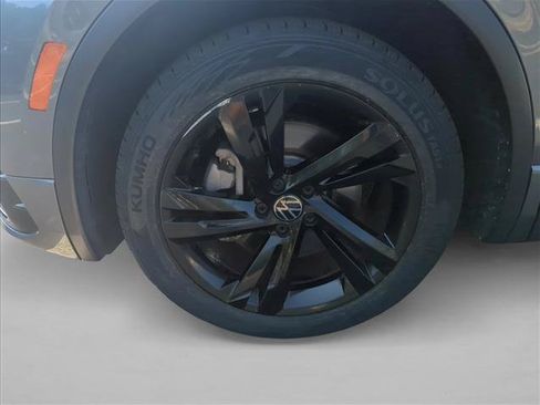 Used 2024 Volkswagen Tiguan SE R-Line FWD image 13