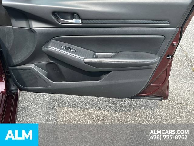Used 2025 Nissan Altima 2.5 SV FWD image 16