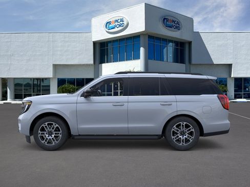 New 2025 Ford Expedition Active RWD image 3