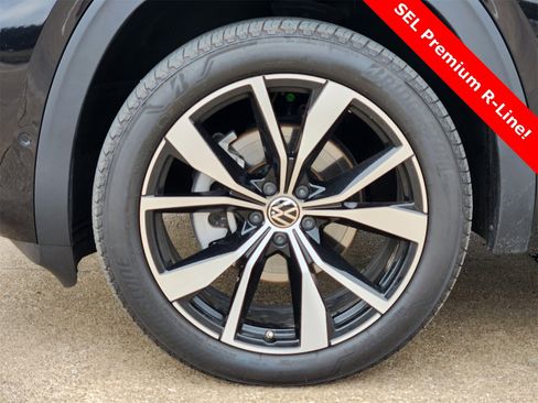 Used 2025 Volkswagen Atlas SEL Premium R-Line image 10