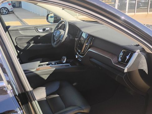 Used 2022 Volvo XC60 B5 Momentum image 24