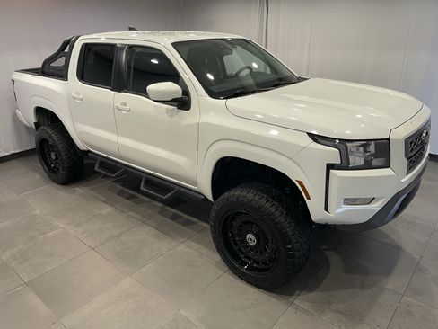 Used 2023 Nissan Frontier SV w/ SV Convenience Package AWD/4WD image 3