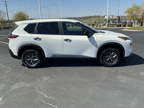 Used 2023 Nissan Rogue S AWD/4WD image 2