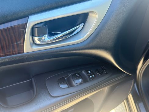 Used 2015 Nissan Pathfinder SL image 14