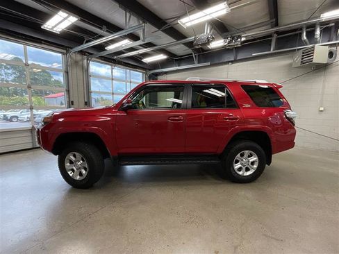 Used 2018 Toyota 4Runner SR5 Premium AWD/4WD image 2