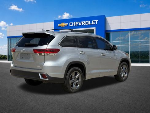 Used 2018 Toyota Highlander Limited Platinum FWD image 7