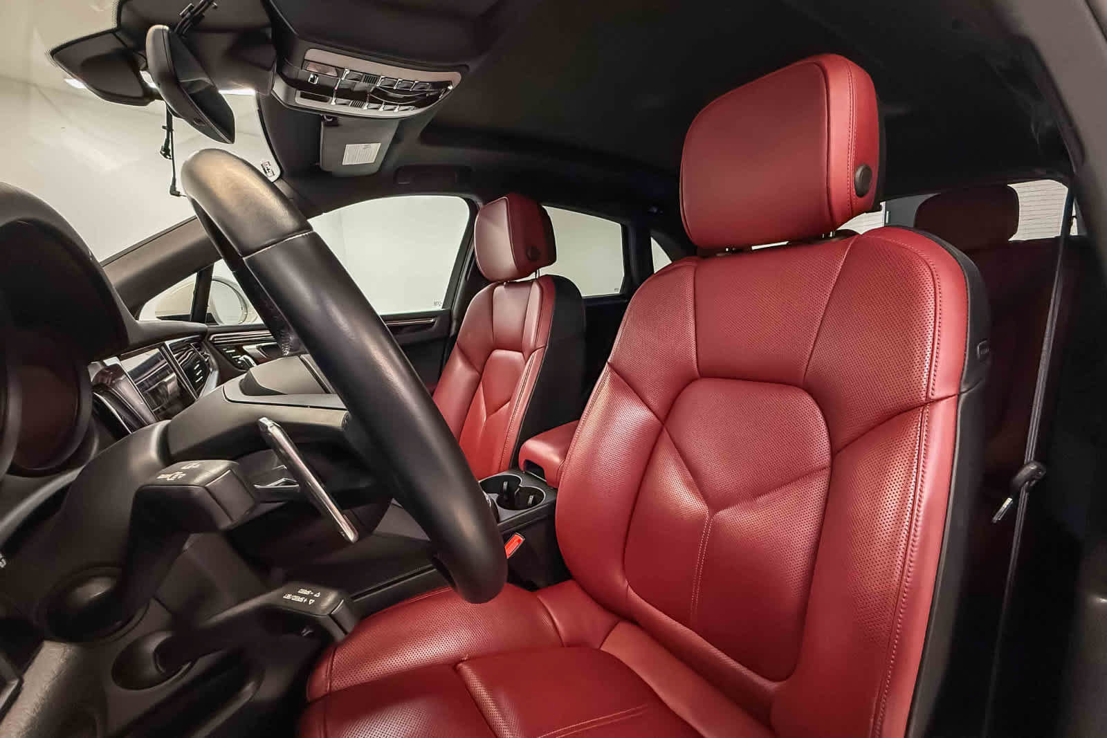 Certified 2023 Porsche Macan AWD/4WD image 5