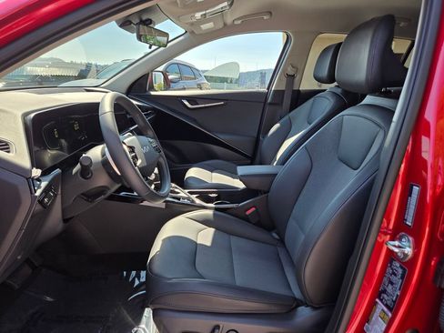 Certified 2025 Kia Niro EX FWD image 20