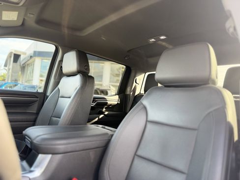 Used 2023 GMC Sierra 1500 SLT w/ SLT Convenience Package image 18