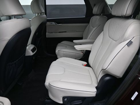 Used 2023 Hyundai Palisade Calligraphy image 11