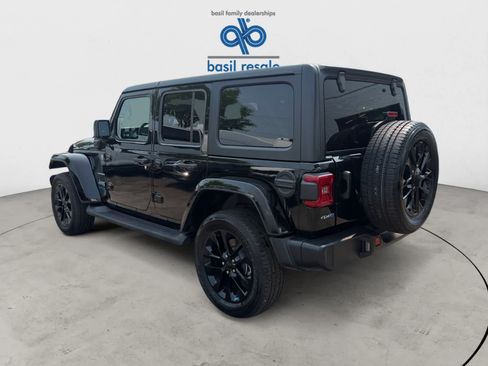 Used 2023 Jeep Wrangler Unlimited Sahara w/ Dual Top Group AWD/4WD image 4
