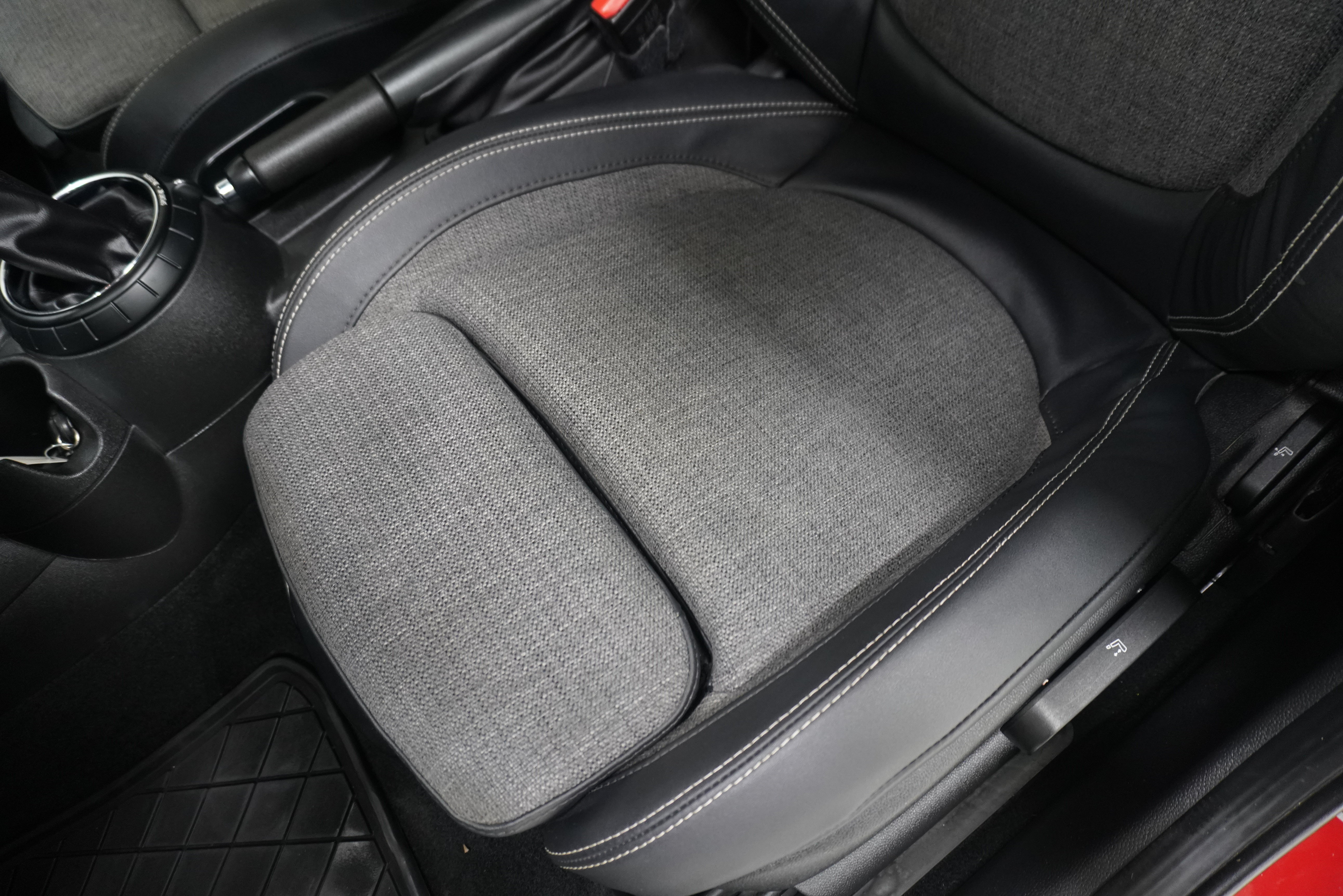 Used 2016 MINI Cooper 4-Door Hardtop FWD image 11
