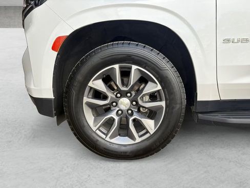 Used 2021 Chevrolet Suburban LT image 23