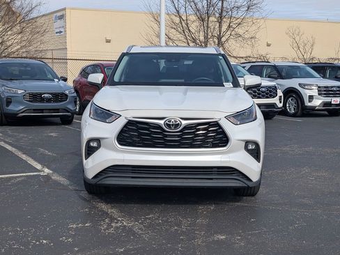 Used 2022 Toyota Highlander XLE image 7