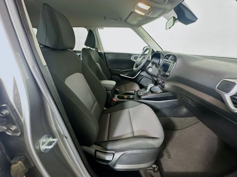 Used 2025 Kia Soul LX w/ LX Technology Package FWD image 30