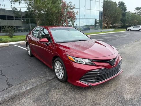 Used 2019 Toyota Camry LE FWD image 11