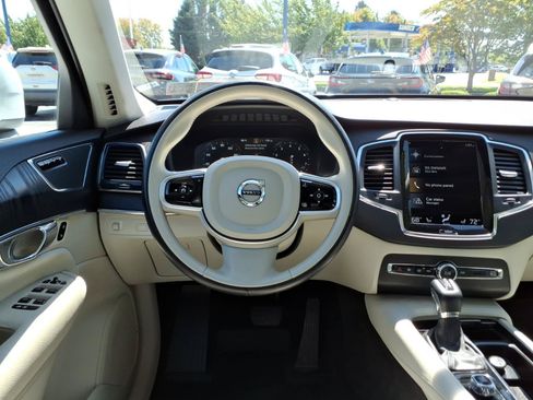 Used 2020 Volvo XC90 T5 Momentum w/ Protection Package Premier AWD/4WD image 13