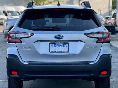Used 2025 Subaru Outback Premium AWD/4WD image 4