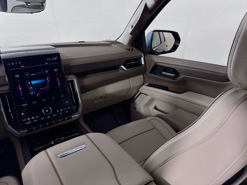 Used 2025 GMC Yukon Denali w/ Denali Reserve Package image 26