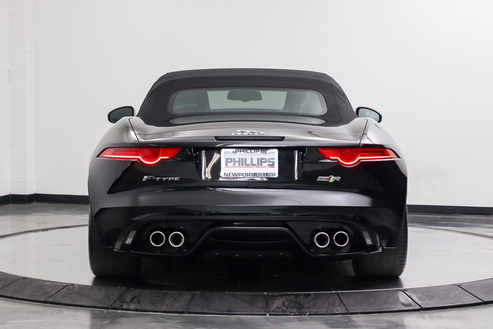 Used 2017 Jaguar F-TYPE R AWD/4WD image 4