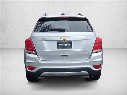 Used 2019 Chevrolet Trax LT w/ LT Convenience Package image 6