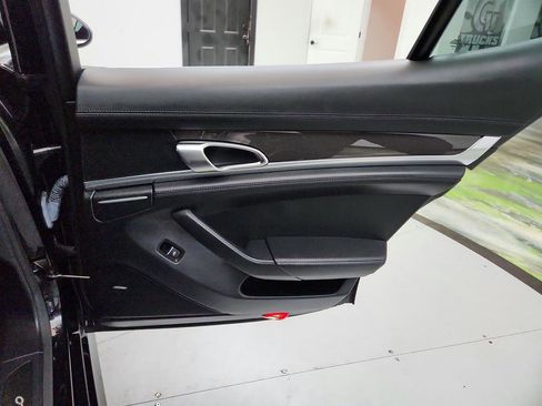 Used 2014 Porsche Panamera Turbo image 31