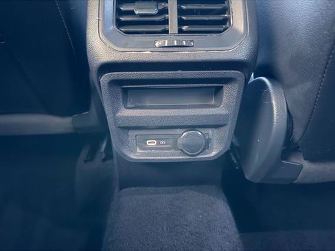 Used 2022 Volkswagen Tiguan SE image 26