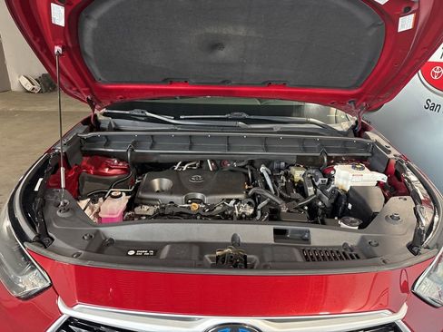 Used 2022 Toyota Highlander LE image 49