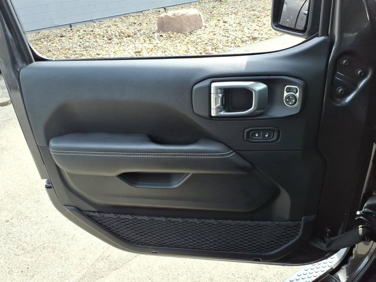 Used 2020 Jeep Wrangler Unlimited Sahara AWD/4WD image 12