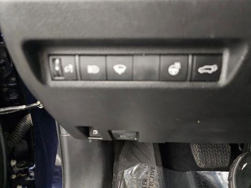 Used 2022 Toyota RAV4 XLE Premium AWD/4WD image 19